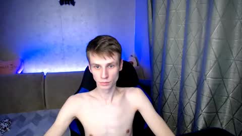 Snapshot of yes_cute_boy_ chatting on March 10, 3:30 pm Eden online show from March 10, 3:30 pm