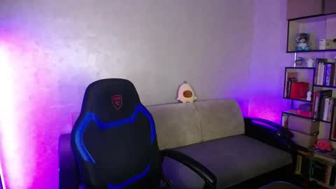 Snapshot of yes_cute_boy_ chatting on November 5, 7:03 pm Eden online show from November 5, 7:03 pm