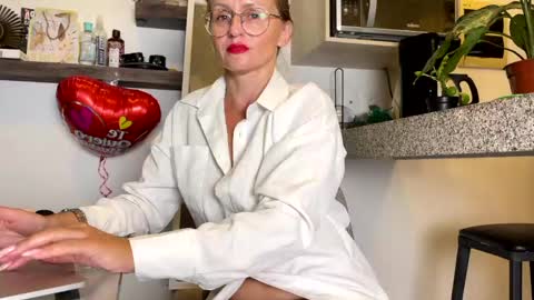 Snapshot of yes_mommy_zlata chatting on February 24, 11:41 pm Zlata online show from February 24, 11:41 pm