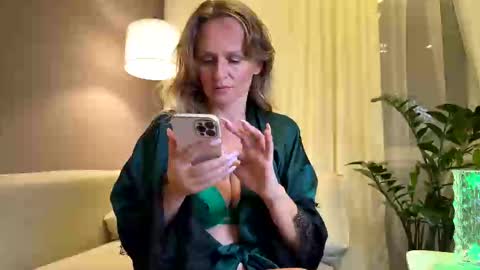 Snapshot of yes_mommy_zlata chatting on September 10, 6:41 pm Zlata online show from September 10, 6:41 pm