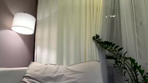 Snapshot of yes_mommy_zlata chatting on October 5, 7:01 pm Zlata online show from October 5, 7:01 pm