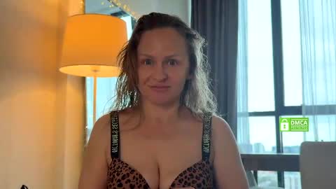 Snapshot of yes_mommy_zlata chatting on April 4, 6:44 am Zlata online show from April 4, 6:44 am