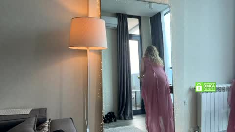 Snapshot of yes_mommy_zlata chatting on April 18, 7:12 am Zlata online show from April 18, 7:12 am
