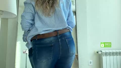 Snapshot of yes_mommy_zlata chatting on April 21, 1:39 pm Zlata online show from April 21, 1:39 pm