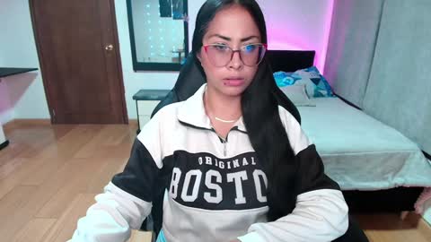 yesie_hot2 online show from January 31, 12:50 am