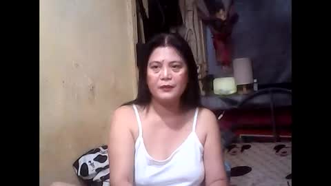 Snapshot of yesimpretty chatting on March 10, 7:30 pm hi im bea online show from March 10, 7:30 pm