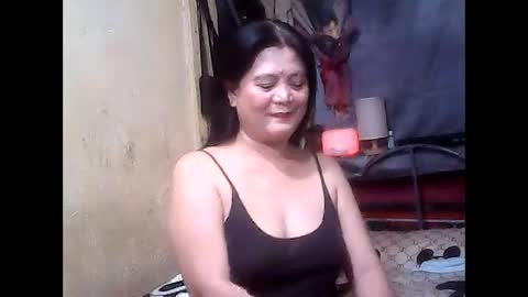 Snapshot of yesimpretty chatting on March 12, 4:02 pm hi im bea online show from March 12, 4:02 pm