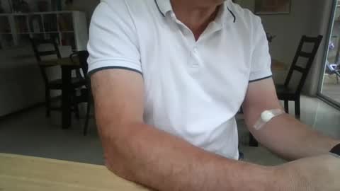 Snapshot of yesplease1969 chatting on January 17, 1:36 am yesplease1969 online show from January 17, 1:36 am