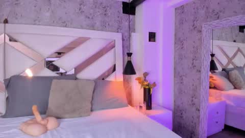 Yessica online show from October 9, 12:25 pm