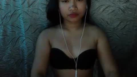 Snapshot of yhang_19 chatting on October 2, 5:20 pm yhang_19 online show from October 2, 5:20 pm