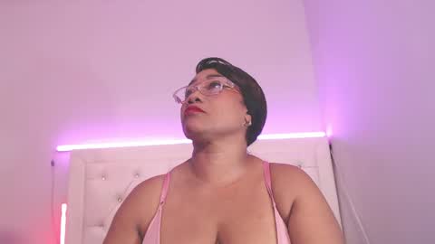 Snapshot of yhazan_brown chatting on May 19, 3:35 am yhazan_brown online show from May 19, 3:35 am