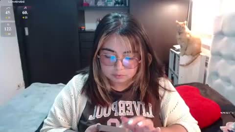 hii i am yini online show from June 18, 11:09 pm