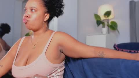 Snapshot of yiseth_02 chatting on October 1, 2:50 am roxie reyes online show from October 1, 2:50 am