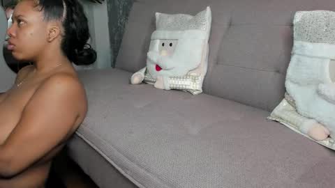 Snapshot of yiseth_02 chatting on December 4, 11:30 am roxie reyes online show from December 4, 11:30 am