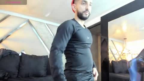 Yiyo online show from April 21, 3:35 am