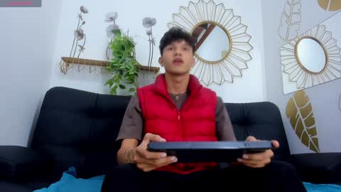 yizus_bonz online show from December 2, 3:58 am