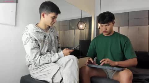 yizus_bonz online show from March 2, 11:09 pm