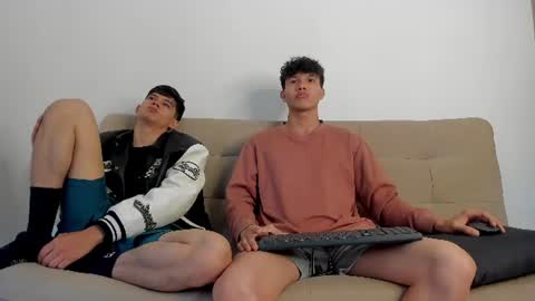 yizus_bonz online show from June 8, 4:07 pm