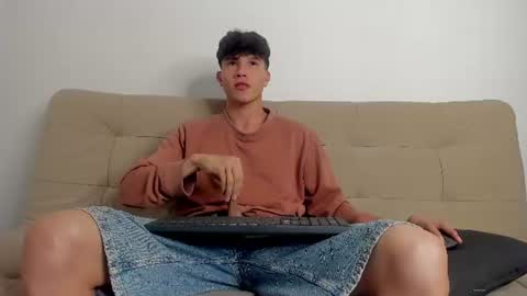 yizus_bonz online show from June 23, 11:36 pm