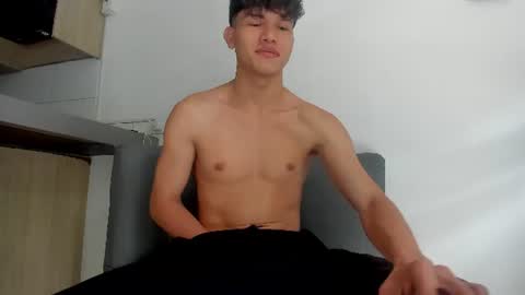 yizus_bonz online show from June 25, 4:22 pm