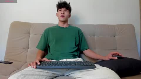yizus_bonz online show from June 28, 3:18 pm