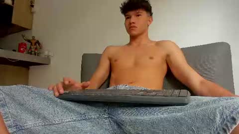 yizus_bonz online show from July 29, 2:59 pm