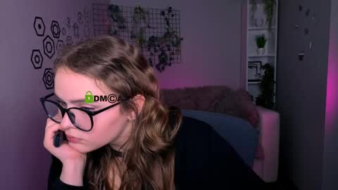 Ylia online show from April 10, 1:16 pm