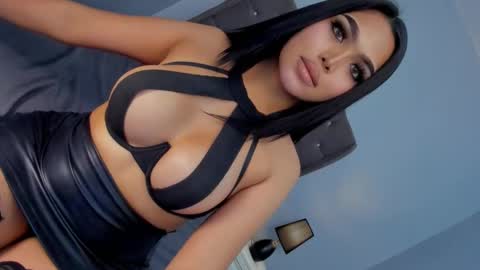 Snapshot of ylonagrae chatting on February 3, 9:19 am ylonagrae online show from February 3, 9:19 am