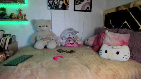 Snapshot of yluismag chatting on September 27, 6:51 am lucy online show from September 27, 6:51 am