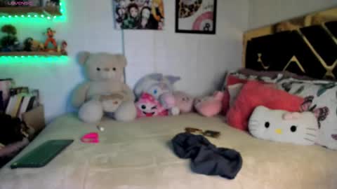 Snapshot of yluismag chatting on September 28, 6:19 am lucy online show from September 28, 6:19 am