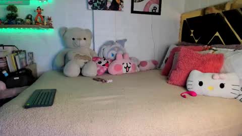 Snapshot of yluismag chatting on October 6, 8:34 am lucy online show from October 6, 8:34 am