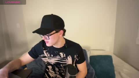 yngdesire1 online show from March 17, 2:38 am