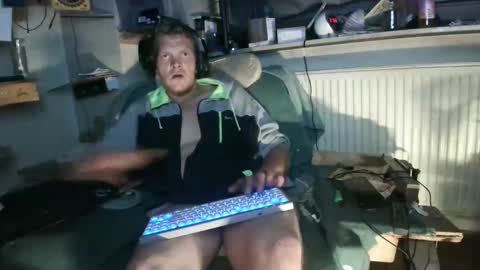 ynghotgerman92 online show from October 16, 7:59 pm