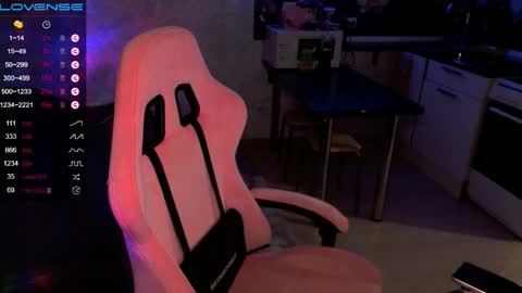 Snapshot of yngmilf_ chatting on January 6, 9:22 pm     online show from January 6, 9:22 pm