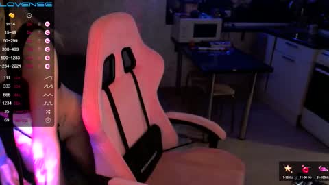 Snapshot of yngmilf_ chatting on February 3, 8:46 pm     online show from February 3, 8:46 pm