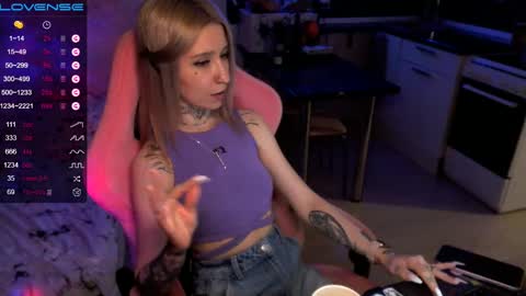 Snapshot of yngmilf_ chatting on February 22, 2:06 am     online show from February 22, 2:06 am