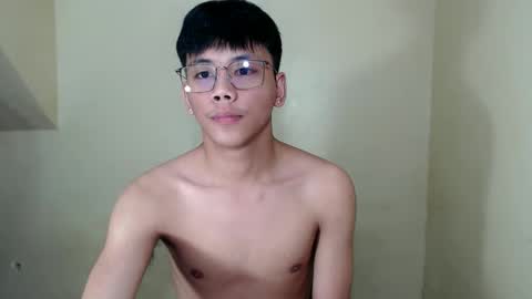 Snapshot of ynotyu chatting on December 4, 6:34 am ynotyu online show from December 4, 6:34 am