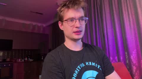 Snapshot of yoga_pizza_420 chatting on December 19, 4:13 am Max online show from December 19, 4:13 am