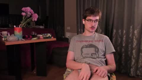 Snapshot of yoga_pizza_420 chatting on November 15, 4:43 am Max online show from November 15, 4:43 am