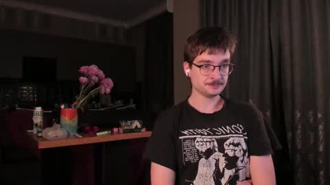 Snapshot of yoga_pizza_420 chatting on November 16, 4:29 am Max online show from November 16, 4:29 am