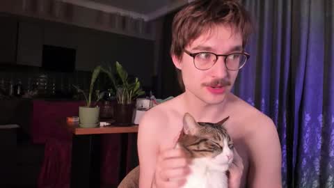 Max online show from February 22, 4:35 am