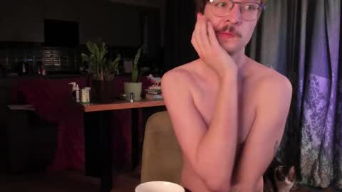 Max online show from March 25, 3:45 am