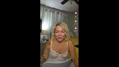 Snapshot of yogimilflover chatting on October 8, 1:14 am Yogiblondebangme online show from October 8, 1:14 am