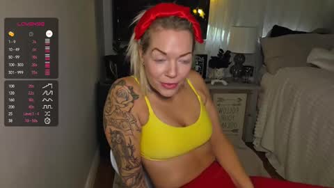 Snapshot of yogimilflover chatting on October 30, 5:13 pm Yogiblondebangme online show from October 30, 5:13 pm