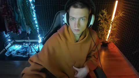 Snapshot of yoi_aji chatting on November 9, 4:38 pm You can ask my name in pm online show from November 9, 4:38 pm