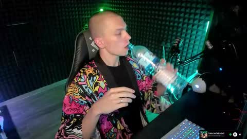 Snapshot of yoi_aji chatting on November 26, 3:57 pm You can ask my name in pm online show from November 26, 3:57 pm