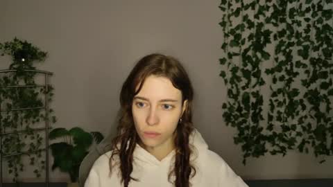 yoka_paradoxxx online show from September 17, 5:09 am