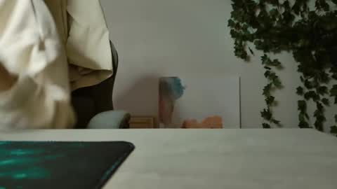 yoka_paradoxxx online show from October 27, 5:00 am