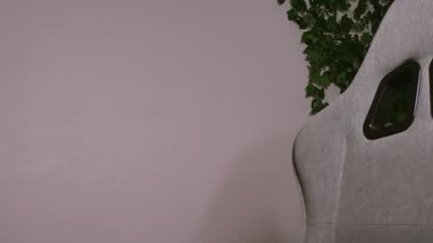 yoka_paradoxxx online show from December 2, 5:13 am