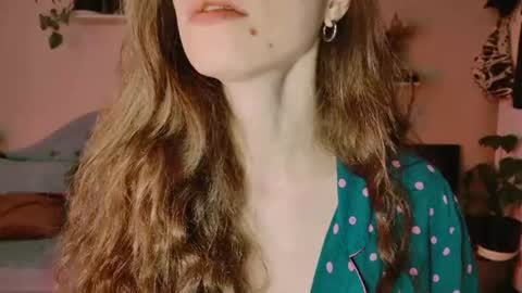Snapshot of yoka_paradoxxx chatting on June 25, 11:59 am yoka_paradoxxx online show from June 25, 11:59 am